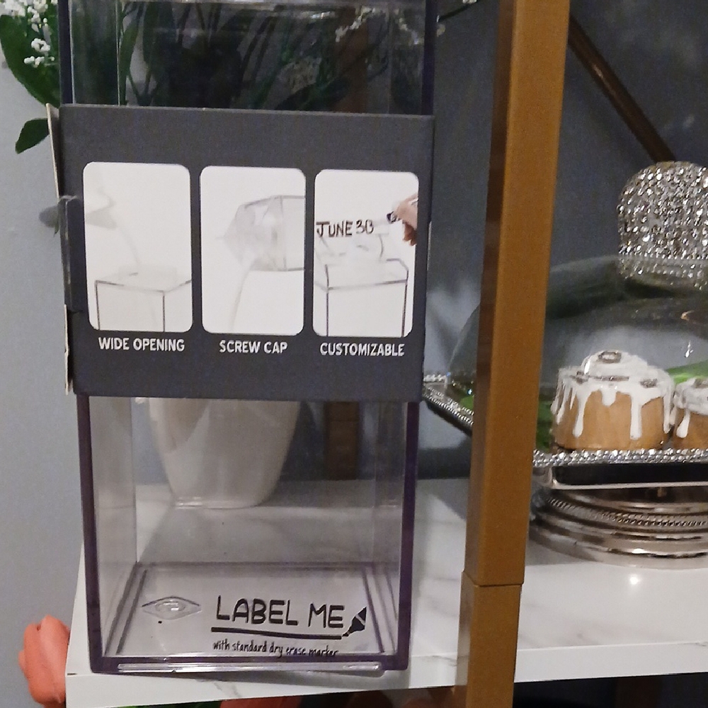 Brand New, Clear Acrylic Milk & Beverage Carton with Lid - Picture 3 of 6